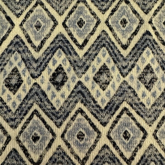 Orvis Medium Multi-Color w/Geometric Print Cap Sleeve V-Neck Knit Top - EUC - Picture 3 of 5